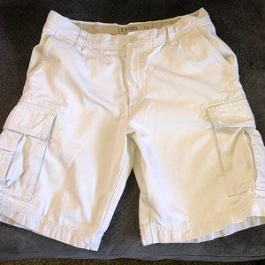 Men’s Izod cargo shorts size 32